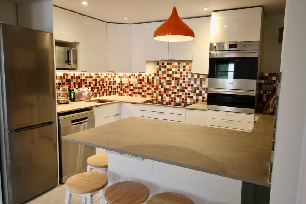 Vernon Place Town Centre, Vernon Cottage 3-Bed With Parking, 1A Vernon Court 2-Bed With Parking, 1B Studio No Parking, Off The High Street Next To Sandford Park Cheltenham Exterior photo