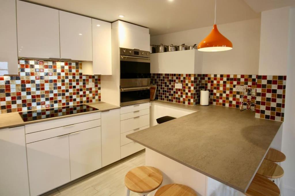 Vernon Place Town Centre, Vernon Cottage 3-Bed With Parking, 1A Vernon Court 2-Bed With Parking, 1B Studio No Parking, Off The High Street Next To Sandford Park Cheltenham Exterior photo