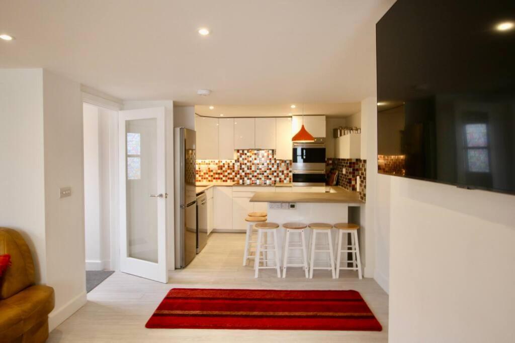Vernon Place Town Centre, Vernon Cottage 3-Bed With Parking, 1A Vernon Court 2-Bed With Parking, 1B Studio No Parking, Off The High Street Next To Sandford Park Cheltenham Exterior photo
