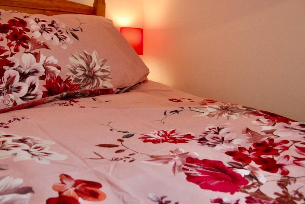 Vernon Place Town Centre, Vernon Cottage 3-Bed With Parking, 1A Vernon Court 2-Bed With Parking, 1B Studio No Parking, Off The High Street Next To Sandford Park Cheltenham Exterior photo