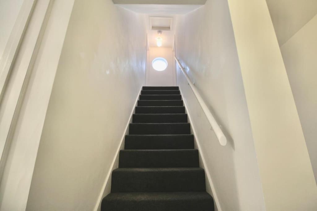 Vernon Place Town Centre, Vernon Cottage 3-Bed With Parking, 1A Vernon Court 2-Bed With Parking, 1B Studio No Parking, Off The High Street Next To Sandford Park Cheltenham Exterior photo