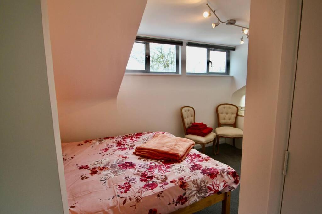 Vernon Place Town Centre, Vernon Cottage 3-Bed With Parking, 1A Vernon Court 2-Bed With Parking, 1B Studio No Parking, Off The High Street Next To Sandford Park Cheltenham Exterior photo