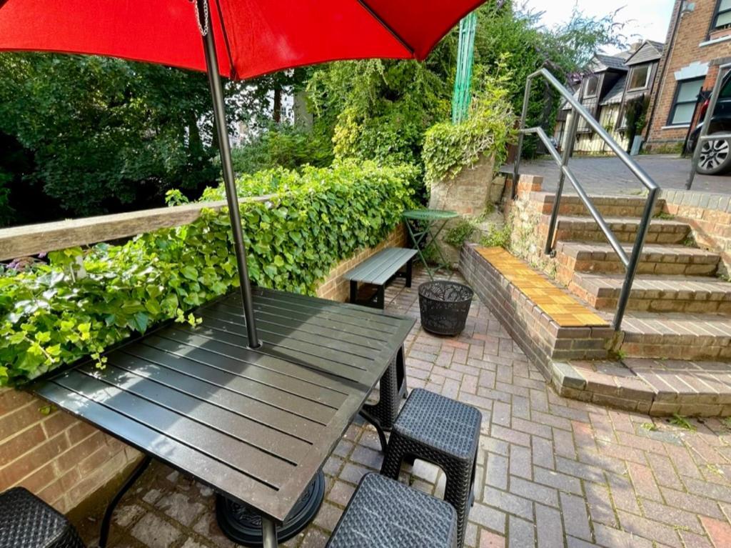 Vernon Place Town Centre, Vernon Cottage 3-Bed With Parking, 1A Vernon Court 2-Bed With Parking, 1B Studio No Parking, Off The High Street Next To Sandford Park Cheltenham Exterior photo