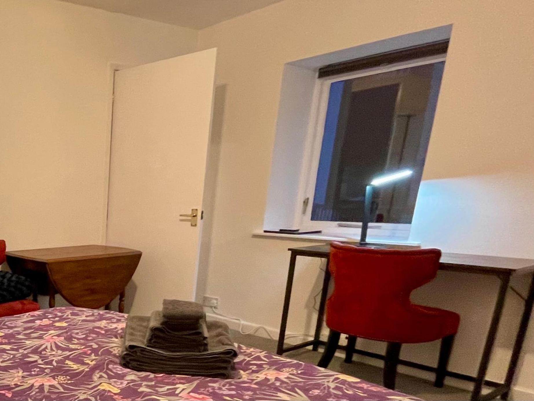 Vernon Place Town Centre, Vernon Cottage 3-Bed With Parking, 1A Vernon Court 2-Bed With Parking, 1B Studio No Parking, Off The High Street Next To Sandford Park Cheltenham Exterior photo