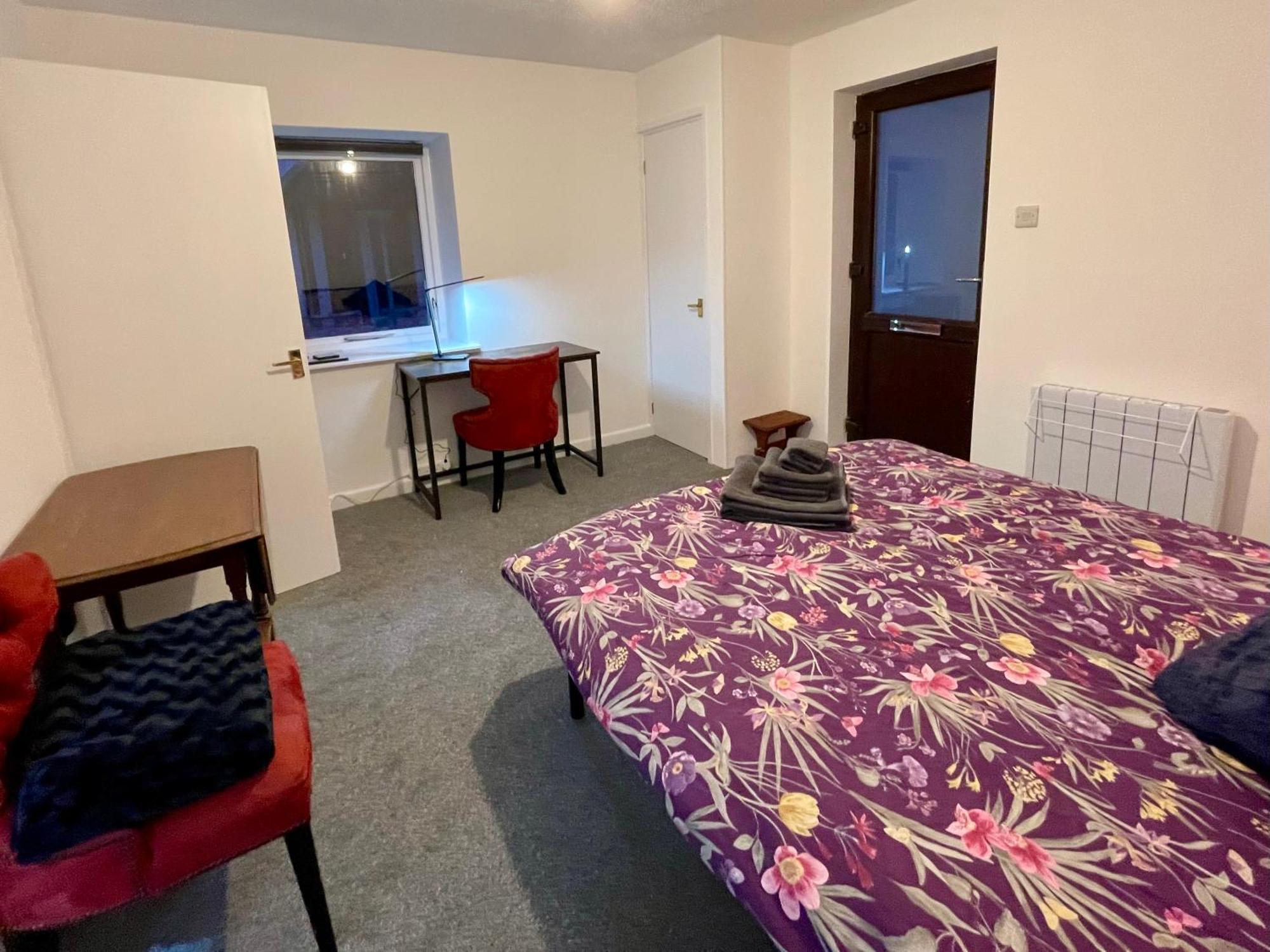 Vernon Place Town Centre, Vernon Cottage 3-Bed With Parking, 1A Vernon Court 2-Bed With Parking, 1B Studio No Parking, Off The High Street Next To Sandford Park Cheltenham Exterior photo