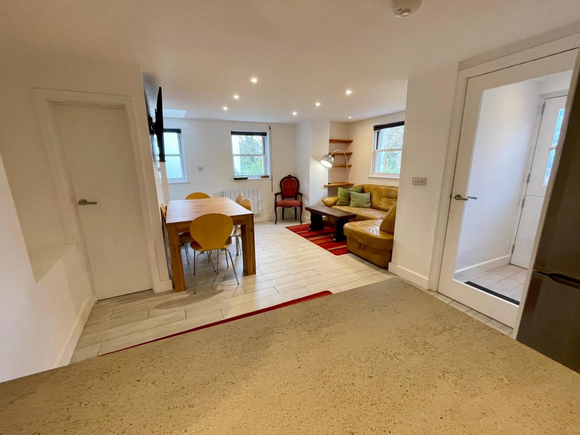 Vernon Place Town Centre, Vernon Cottage 3-Bed With Parking, 1A Vernon Court 2-Bed With Parking, 1B Studio No Parking, Off The High Street Next To Sandford Park Cheltenham Exterior photo